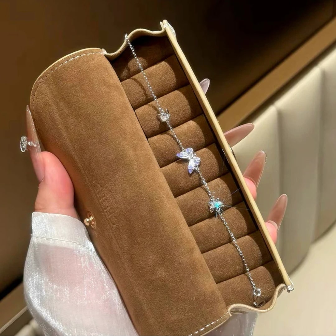 Naszyjnik Motyl “Niebieski Blask” – Świeci w Ciemności