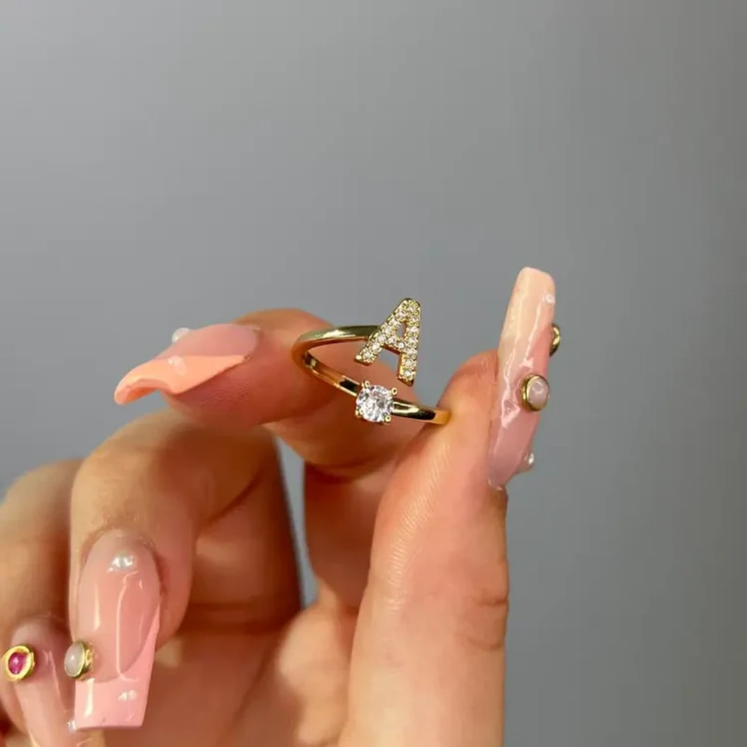 Zestaw z Wieczną Różą e Pierścionkiem z Inicjałem