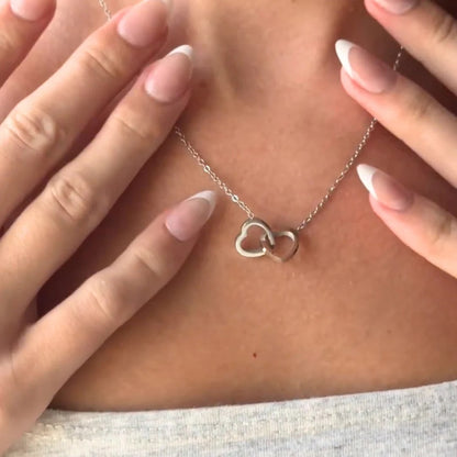 Pudełko z Różą Wieczną e Grawerowanym Naszyjnikiem