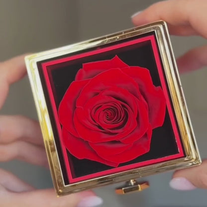 Pudełko z Różą Wieczną e Grawerowanym Naszyjnikiem